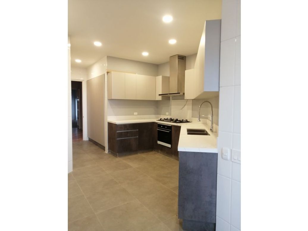 Apartamento de 6 alcobas en venta en Ub. Bosques De Medina, Bogotá, 345 m² · foto 7 de 9