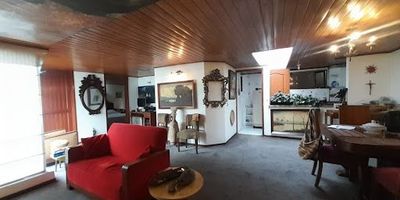 Apartamento interior para remodelar  con una buena iluminación ,81 metros construido en dos habitaciones con closet ,sala y comedor en un solo ambiente ,cocina integral,dos baños, el apartamento no cuenta con garaje,No cuenta con servicio de portería, cada residente tiene su llave de ingreso al edificio,cerca a zona comercial, alto flujo peatonal.