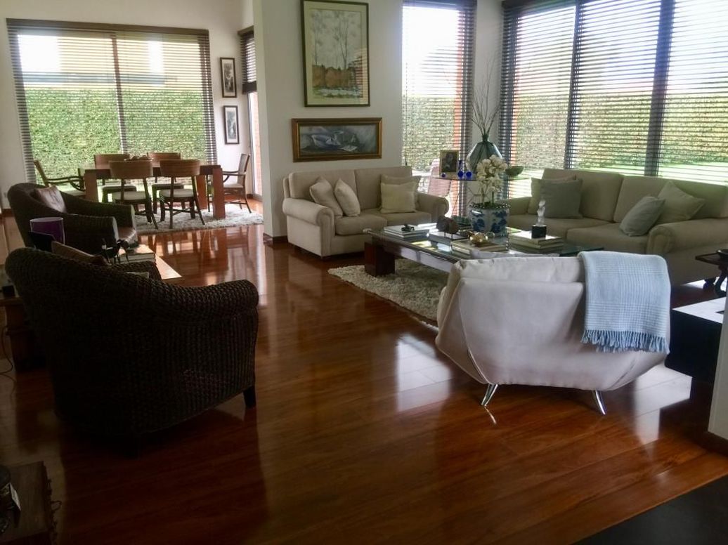 Casa de 4 alcobas en venta en La Cabrera, Bogotá, 350 m² · foto 3 de 17