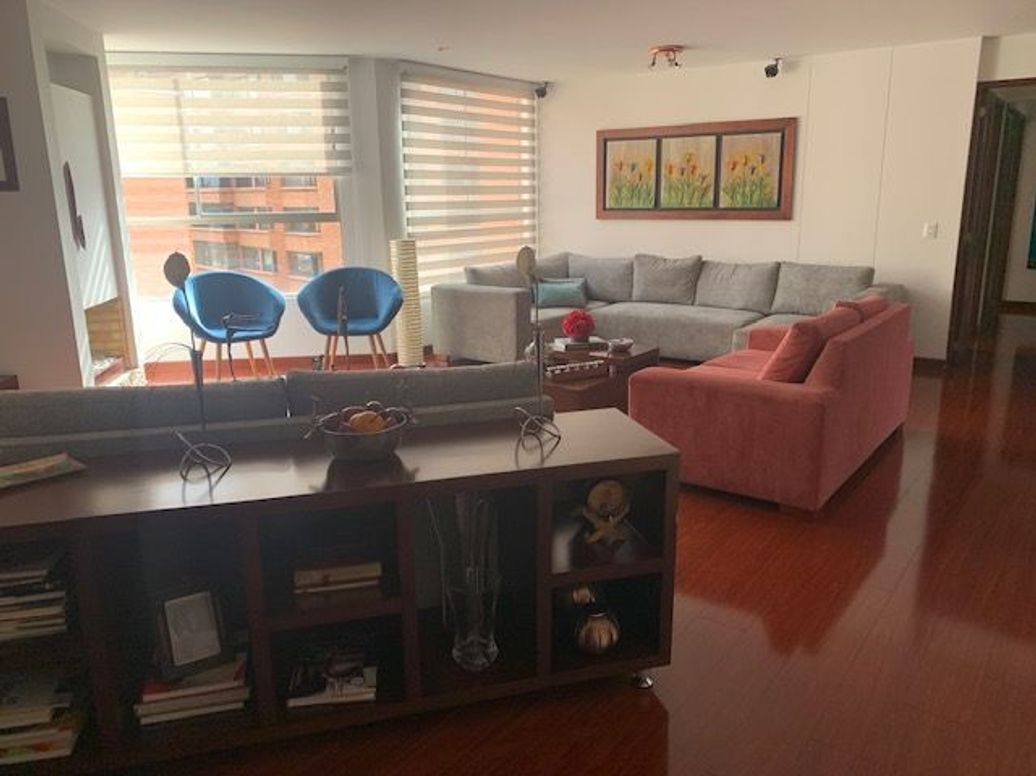 Apartamento de 3 alcobas en venta en Los Alpes, Bogotá, 224 m² · foto 2 de 20