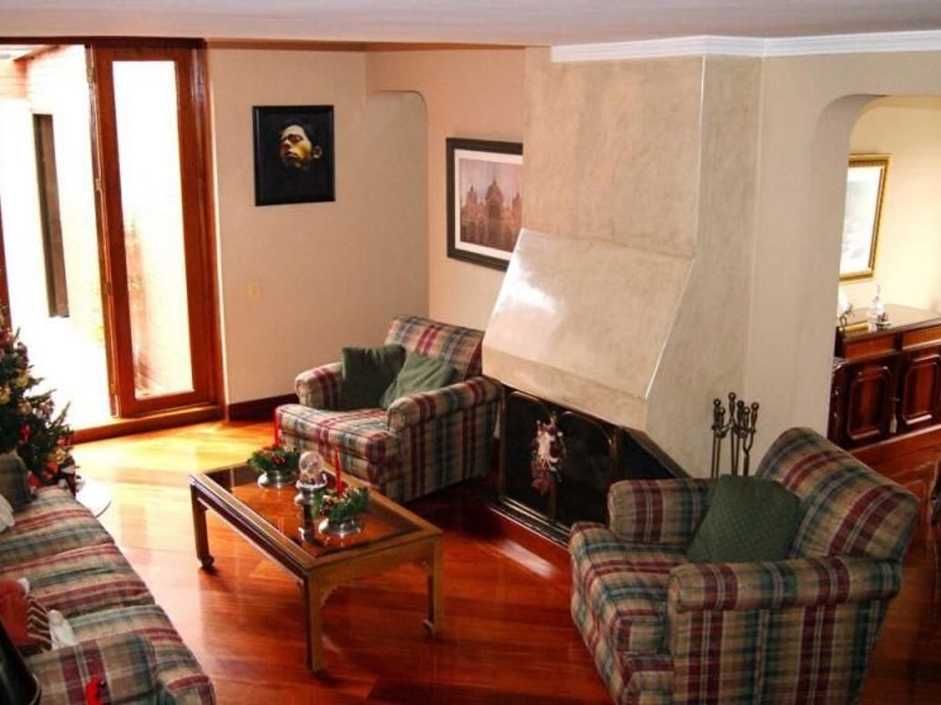 Casa de 5 alcobas en venta en Siete De Agosto, Bogotá, 325 m² · foto 2 de 19