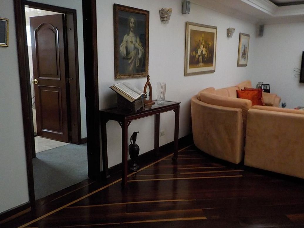 Casa de 3 alcobas en venta en Cerros De Santa Barbara, Bogotá, 442 m² · foto 12 de 20