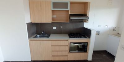 Apartamento en Arriendo Loma del Esmeraldal Envigado

 

Apartamento área 84 metros sala comedor cocina integral, 2 habitaciones
1 vestier,2 baños, zona de ropas, calentador, red de gas, pisos en madera laminada, balcon.

Potería las 24 horas, parqueadero, piscina, sauna, turco, gimnasio, juegos infantiles,
Sendero ecológico, ascensor.
