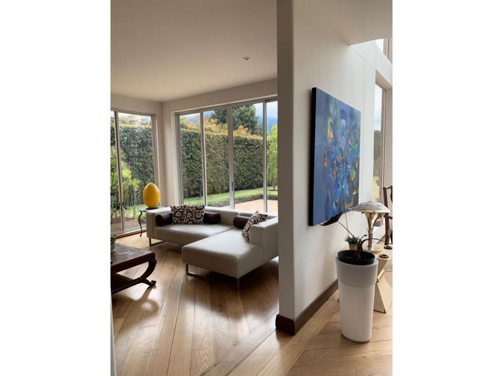 Casa de 4 alcobas en venta en San Simón, Bogotá, 350 m² · foto 2 de 8