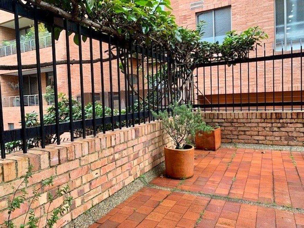 Apartamento de 3 alcobas en arriendo en Los Rosales, Bogotá, 200 m² · foto 3 de 16