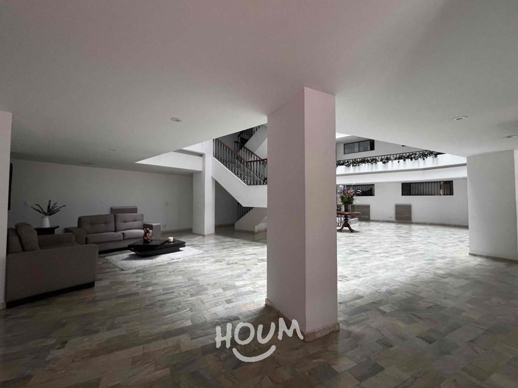 Apartamento de 3 alcobas en venta en Santa Barbara Central, Bogotá, 158 m² · foto 4 de 20