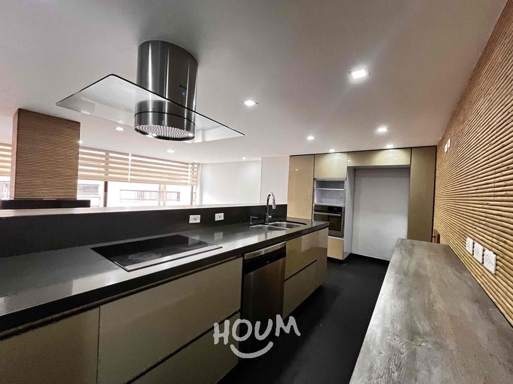Apartamento de 3 alcobas en venta en Santa Barbara Central, Bogotá, 158 m² · foto 11 de 20