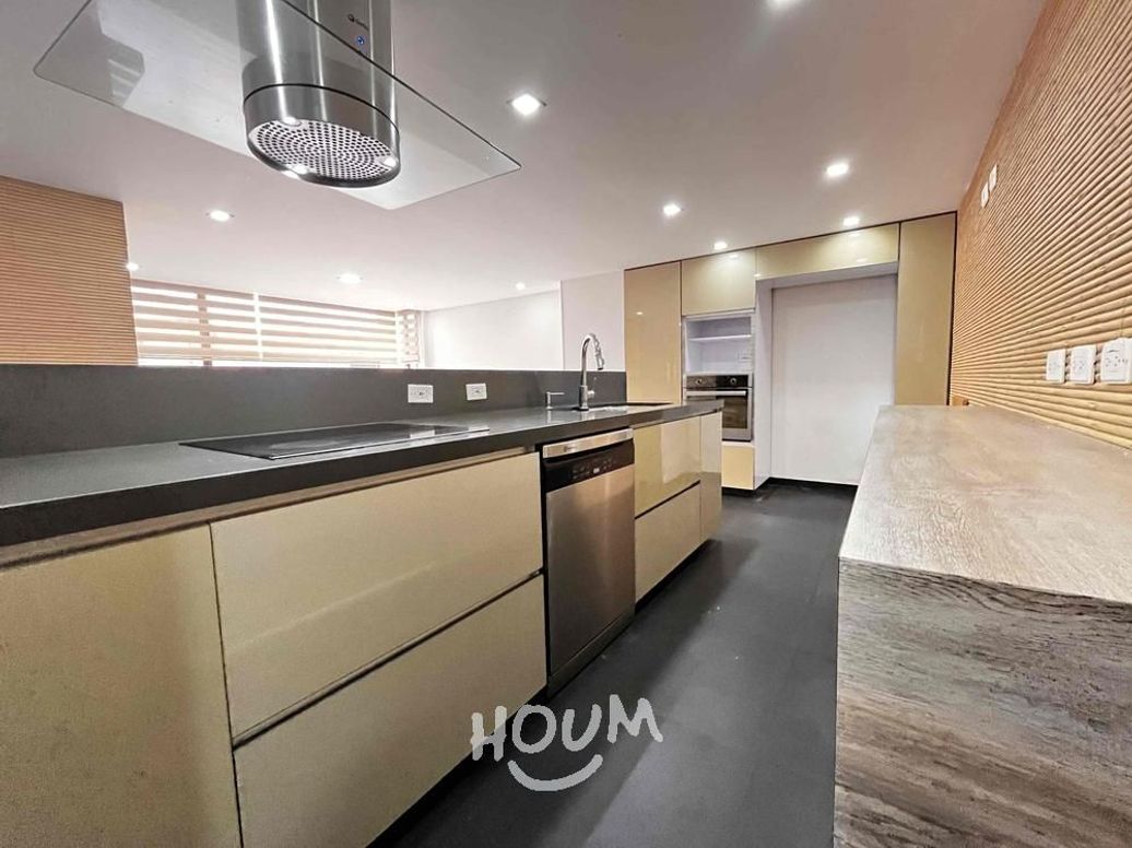 Apartamento de 3 alcobas en venta en Santa Barbara Central, Bogotá, 158 m² · foto 16 de 20