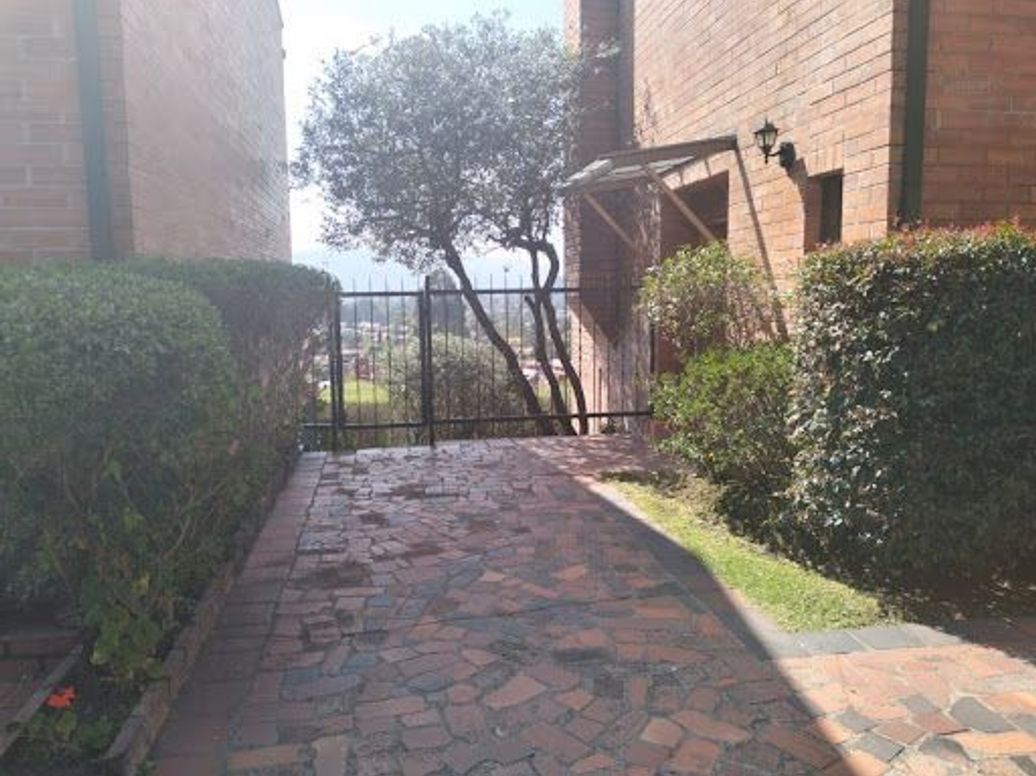 Casa de 4 alcobas en venta en San José De Bavaria, Bogotá, 200 m² · foto 3 de 20
