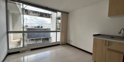 ¡Apartaestudio Dúplex en Venta Centro de Pereira! Vive en el corazón de la ciudad con todas las comodidades que necesitas. Con ubicación privilegiada en el Centro de Pereira Cuarto útil ideal para almacenamiento. Seguridad 24-7. Excelente iluminación y distribución. Perfecto para vivir o invertir. Una oportunidad única en una zona estratégica, con acceso inmediato a comercios, transporte y servicios. Contáctanos para más información o agendar visita.