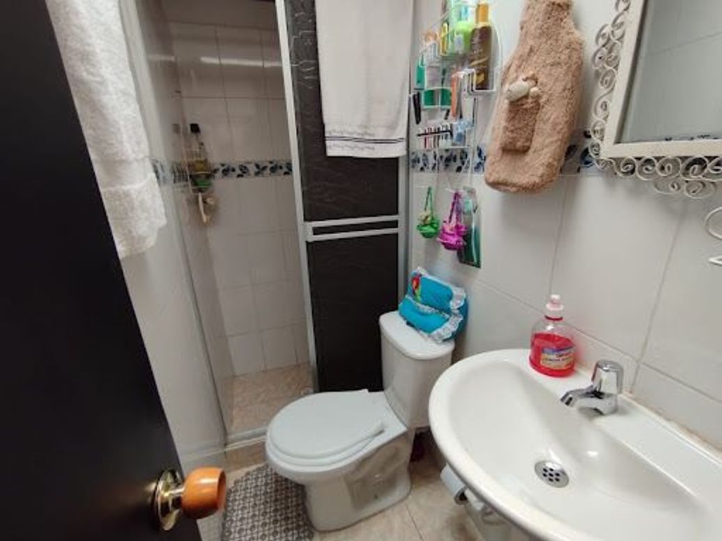 Casa de 7 alcobas en venta en Candelaria La Nueva, Bogotá, 180 m² · foto 17 de 20