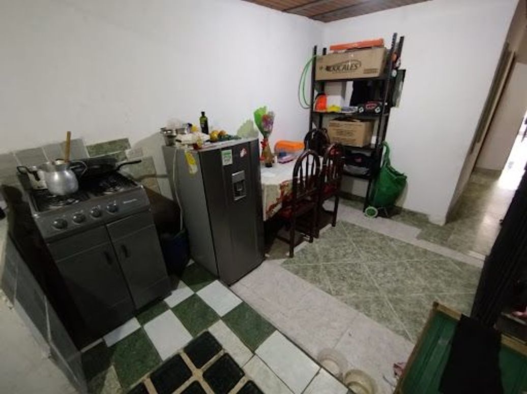 Casa de 7 alcobas en venta en Candelaria La Nueva, Bogotá, 180 m² · foto 9 de 20