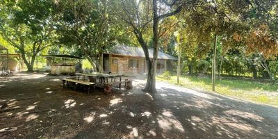 ¡OPORTUNIDAD ÚNICA EN GIRARDOT!
Se vende espectacular lote urbanizable de 10.000 m² en la Vereda San Lorenzo, Girardot:

Ubicación privilegiada: a solo 15 minutos del centro de Girardot, fácil acceso por la via Girardot-Nariño, rodeado de un entorno natural tranquilo y seguro, ideal para proyectos de vivienda, urbanismo o inversión.

Amplia extensión de 10.000 m², terreno plano y listo para construir, cuenta con servicios de agua, luz, alcantarillado, hermosas vistas panorámicas de la región, resumido en simplemente una oportunidad de inversión con gran potencial!

Girardot es una ciudad en constante crecimiento y desarrollo urbano, la demanda de vivienda y espacios comerciales en la zona es alta, este lote ofrece una excelente oportunidad para obtener una alta rentabilidad de su inversión.

NO pierda esta oportunidad única de adquirir un terreno ideal para construir su hogar, finca recreacional o desarrollar un proyecto rentable, contactanos para más información si estas interesado en conocer este predio!