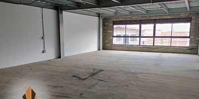 Local en arriendo Bello Antioquia.
Este local es un lugar perfecto para tu negocio. Cuenta con un área aproximada de 200 m2, 2 baños y el edificio es nuevo y cuenta con energía trifásica Ubicado cerca del parque de bello, de la  choza de Marco Fidel. Zona comercial de bello con buen transporte y alto flujo peatonal. Contáctanos!!! con gusto te ayudaremos a encontrar el inmueble que estas buscando. 0