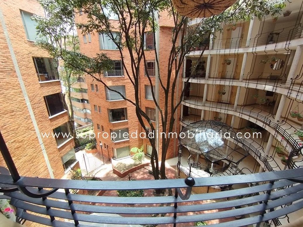 Apartamento de 3 alcobas en venta en Los Rosales, Bogotá, 240 m² · foto 2 de 20