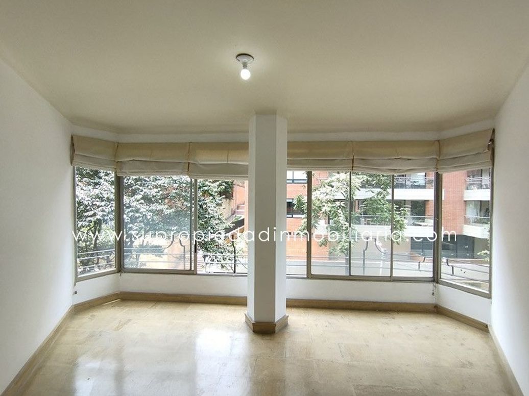 Apartamento de 3 alcobas en venta en Los Rosales, Bogotá, 240 m² · foto 3 de 20