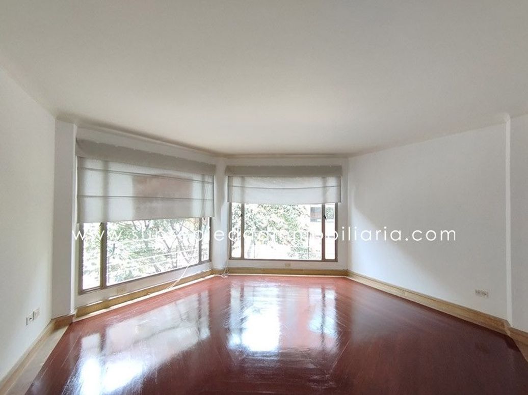 Apartamento de 3 alcobas en venta en Los Rosales, Bogotá, 240 m² · foto 6 de 20
