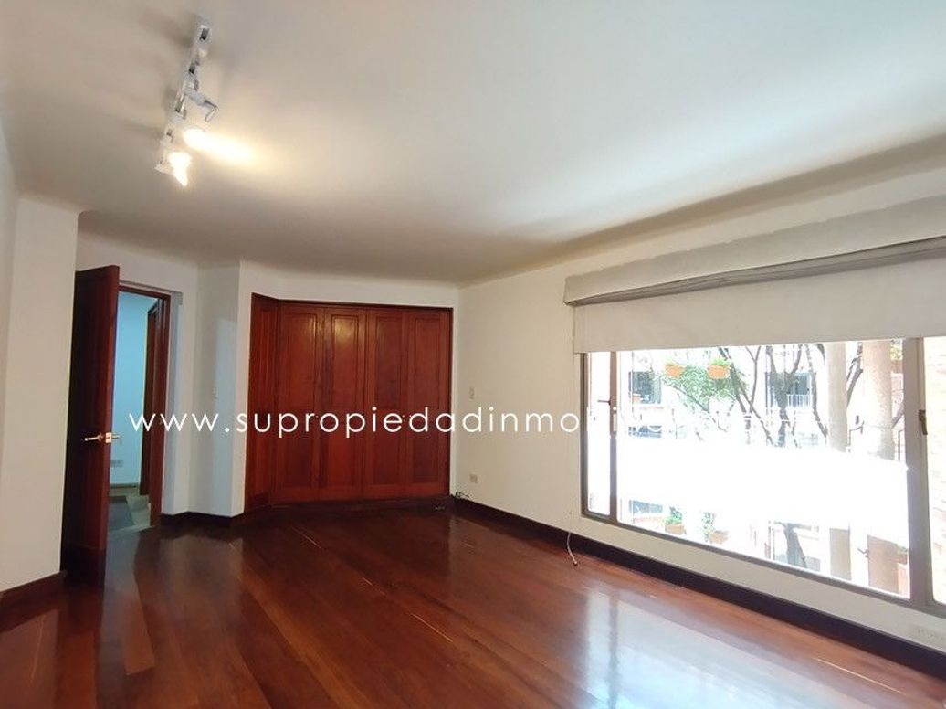 Apartamento de 3 alcobas en venta en Los Rosales, Bogotá, 240 m² · foto 8 de 20