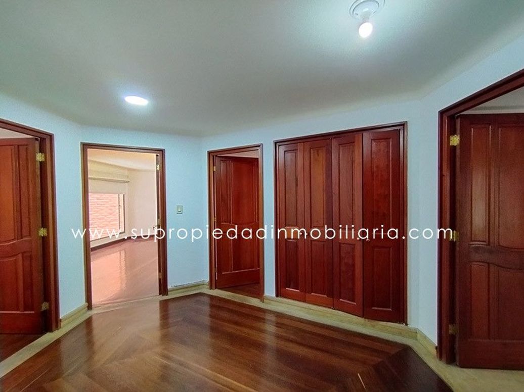 Apartamento de 3 alcobas en venta en Los Rosales, Bogotá, 240 m² · foto 7 de 20