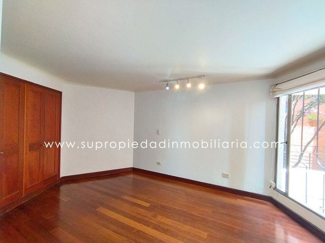 Apartamento de 3 alcobas en venta en Los Rosales, Bogotá, 240 m² · foto 9 de 20