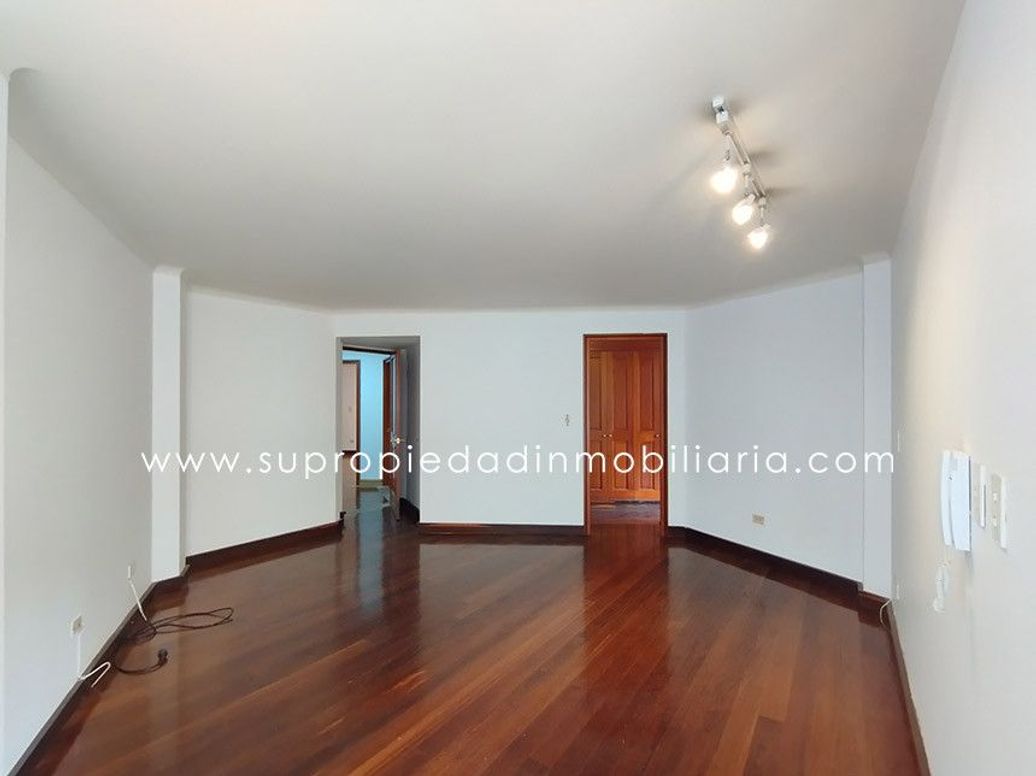 Apartamento de 3 alcobas en venta en Los Rosales, Bogotá, 240 m² · foto 12 de 20