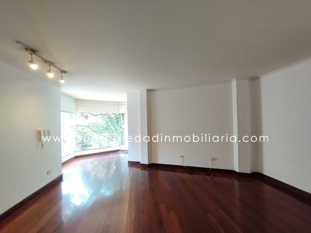 Apartamento de 3 alcobas en venta en Los Rosales, Bogotá, 240 m² · foto 13 de 20
