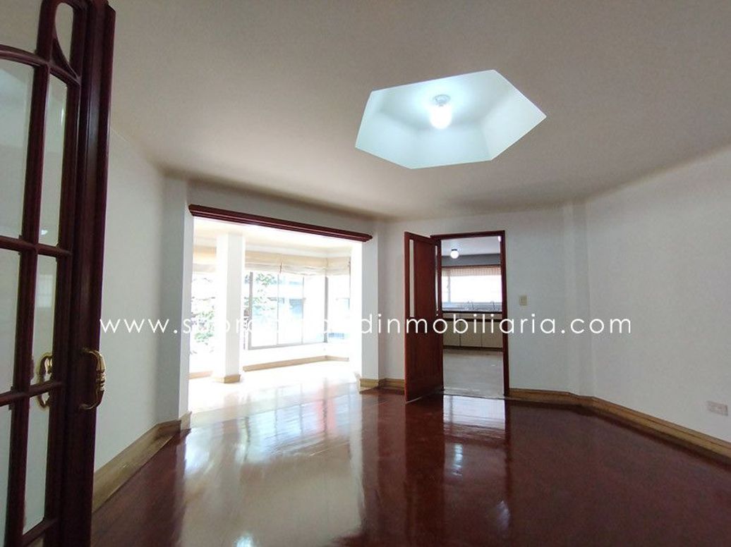 Apartamento de 3 alcobas en venta en Los Rosales, Bogotá, 240 m² · foto 16 de 20