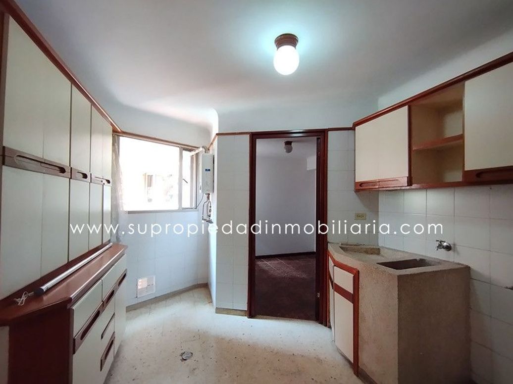 Apartamento de 3 alcobas en venta en Los Rosales, Bogotá, 240 m² · foto 19 de 20