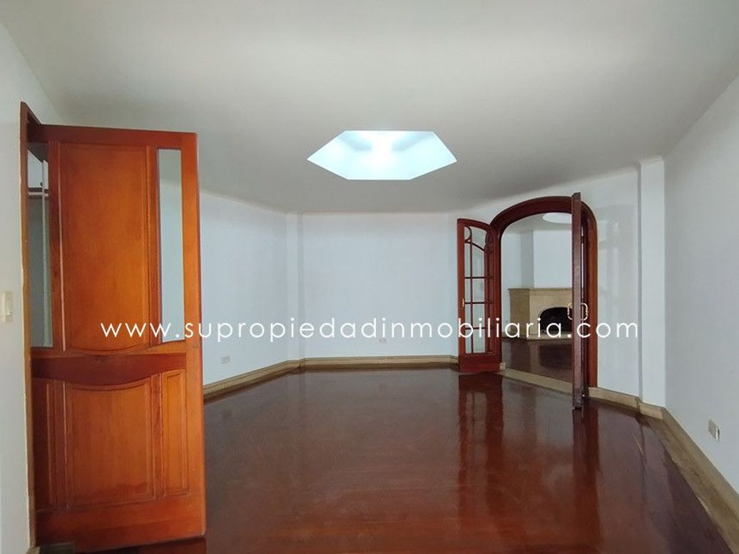 Apartamento de 3 alcobas en venta en Los Rosales, Bogotá, 240 m² · foto 17 de 20