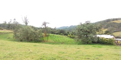 Lote en venta en Vda. El Hato, La Calera.
¡Este lote es una oportunidad única para construir tu hogar ideal! 

Ubicado en una zona tranquila, este terreno cuenta con un área de 10.000 M2 cuenta con pozo séptico con todos los servicios (Gas Natural en trámite), disponible para cualquier tipo de uso, tiene una vista espectacular, áreas descubiertas, licencia de construcción vigente y cuenta con trabajo de movimiento de tierra para lograr cimentación para construcción de dos viviendas además el terreno su ubica por la entrada a SANTIAMÉN son 4,5 km. Cerca del Carulla La Calera y Peaje Los Patios. 

Vías de acceso como la Vía Bogotá - La Calera y Camino a La Virgen - El Hato desde el cruce hasta la entrada del terreno. Este el lugar perfecto para construir la casa de tus sueños. No pierdas esta oportunidad y contacta al anunciante para obtener más información. ¡No esperes más!2
