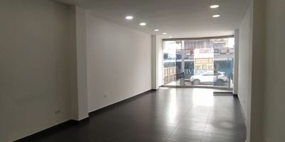LOCAL COMERCIAL EN ARRIENDO EN EL SECTOR DEL BARRIO SAN VICENTE
EXCELENTE UBICACION
AREA : 50 MTS 
1 BAÑO 
LOCAL #4
VALOR DE ARRIENDO $ 4.731.500 INCLUYE IVA Y ADMINISTRACION 
PRIMER PISO .