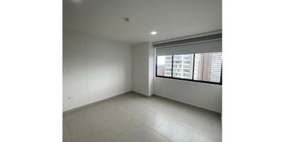 Vive en uno de los lugares más dinámicos y acogedores de Colombia con este hermoso apartamento en venta en Pereira, Risaralda. Ubicado en una zona residencial de alta demanda, este apartamento te brinda todas las comodidades y facilidades que necesitas para una vida moderna y cómoda.

Con un área total de 75 M2, este apartamento cuenta con una distribución perfecta que aprovecha al máximo cada metro cuadrado. Su área construida de 75 M2 se traduce en espacios amplios y bien iluminados, mientras que su área privada de 75 M2 te permite disfrutar de tu privacidad y tranquilidad en todo momento.

Con 2 alcobas y 2 baños, este apartamento es ideal para parejas jóvenes, pequeñas familias o incluso personas que buscan un espacio para trabajar o estudiar desde casa. Además, cuenta con un garaje propio, lo que te brinda seguridad y comodidad para guardar tu vehículo.

Este apartamento es perfecto para los amantes de las mascotas, ya que admite la presencia de tus fieles compañeros en tu hogar. Además, su suministro de agua está garantizado y cuenta con armarios empotrados para aprovechar al máximo el espacio de almacenamiento.

Relájate y disfruta de un baño en la comodidad de tu habitación principal, equipada con su propio baño. También cuenta con un calentador para que no tengas que preocuparte por el agua fría en los días más fríos.

La cocina integral le da un toque de modernidad y funcionalidad al apartamento, mientras que sus ventanas doble vidrio te brindan aislamiento acústico y térmico. El suministro de electricidad y gas domiciliario te garantizan un hogar siempre cómodo y en funcionamiento.

Con acceso para personas discapacitadas, este apartamento se esfuerza por ser inclusivo y accesible para todos. Además, cuenta con un ascensor para una mayor comodidad y un centro médico cercano para cualquier emergencia.

Con una excelente ubicación cerca de centros comerciales y la zona urbana, este apartamento te brinda una amplia oferta de o