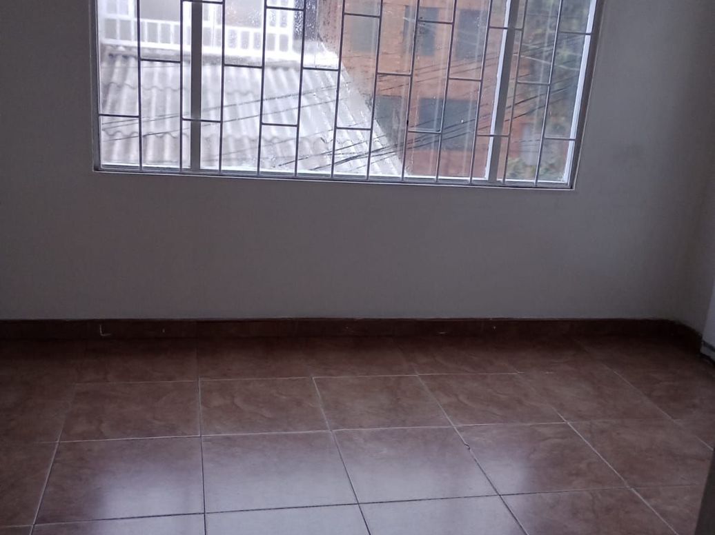 Casa de 8 alcobas en venta en Tibabuyes, Bogotá, 80 m² · foto 8 de 17