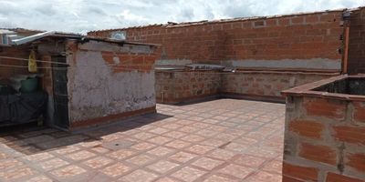 gran casa para la venta en el municipio de la estrella, sector las brisas, casa con amplios espacios y de excelentes comodidades, TERRZA COMPARTIDA.
Cerca a rutas de transporte, colegios cercanos, cerca al parque ppal. de la estrella.