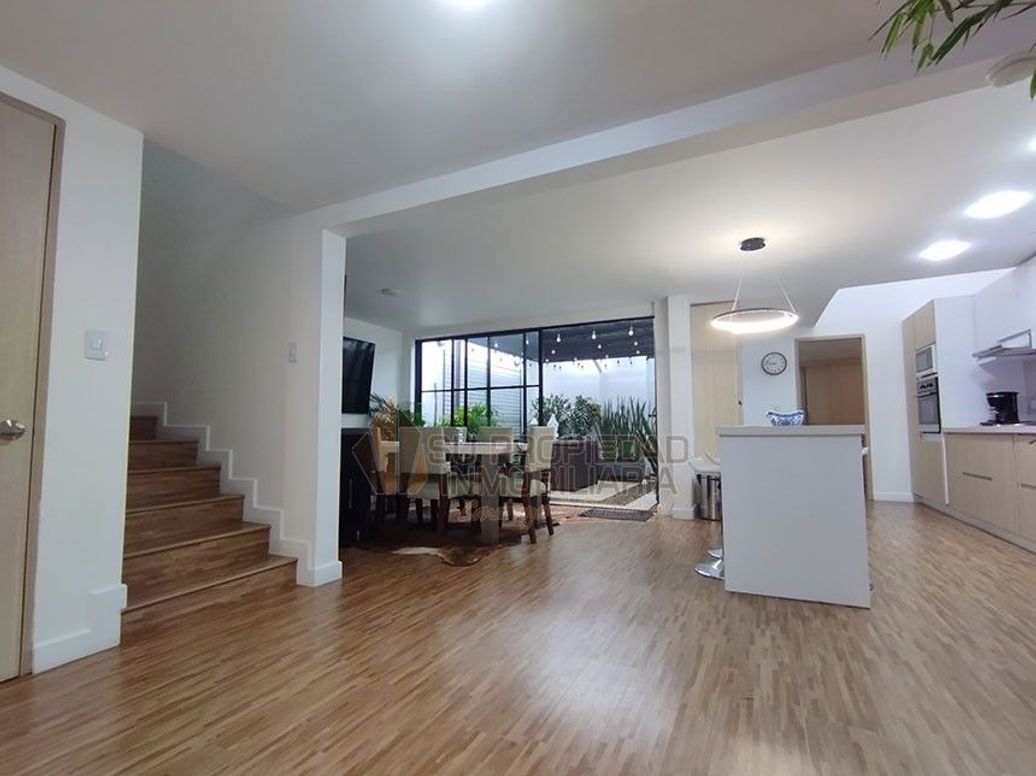 Casa de 3 alcobas en venta en Caobos Salazar, Bogotá, 240 m² · foto 3 de 20