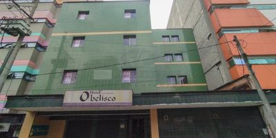 Hotel en el sector de estadio con un área de lote 568 mts aprox y construido 1650 mts aprox, posee  40 alcobas cada una con baño, garaje para 8 carros,  sótano, 2 patios, piso en baldosa y cerámica,  destinación comercial, con facilidad de múltiples rutas de transporte, zona  comercial, cerca al éxito de Colombia y universidad luis amigo, valor venta $ 6.000.000.000