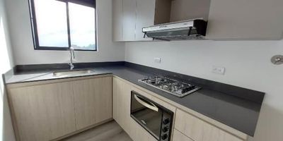 Apartamento en el poblado sector del Country con facilidad de acceso a la avenida las palmas, transversal superior e inferior, además facilidad de acceso a rutas de transporte público. El sector es muy tranquilo y campestre.