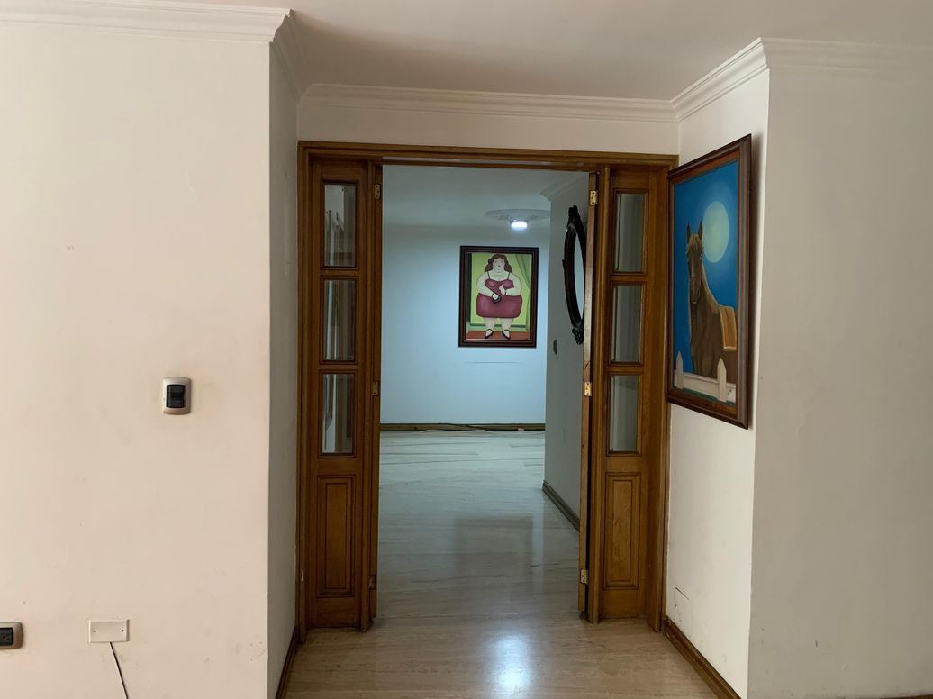 Apartamento de 4 alcobas en venta en Cjr Carlos Lleras Restrepo Block E, Bogotá, 215 m² · foto 7 de 19