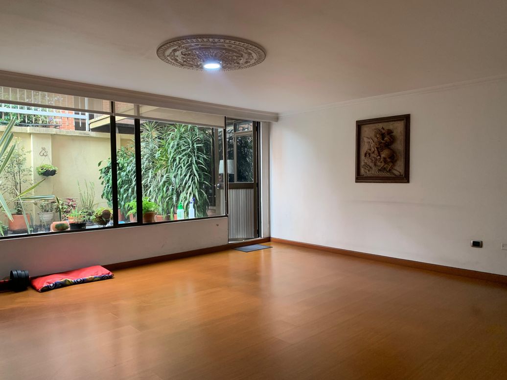 Apartamento de 4 alcobas en venta en Cjr Carlos Lleras Restrepo Block E, Bogotá, 215 m² · foto 3 de 19