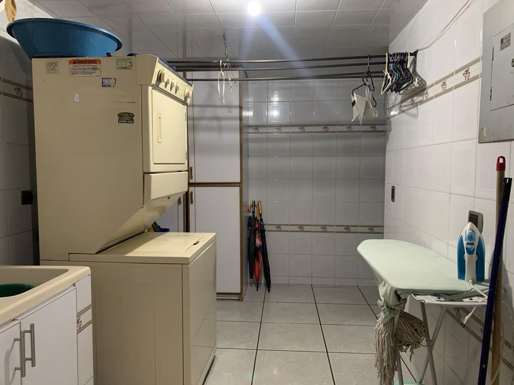 Apartamento de 4 alcobas en venta en Cjr Carlos Lleras Restrepo Block E, Bogotá, 215 m² · foto 8 de 19