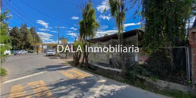 DALA Inmobiliaria vende lote estratégicamente ubicado sobre una vìa principal, Chía - Cota, Con un impresionante tamaño de 2.000 metros cuadrados, este lote cuenta con el Uso Principal: residencial conn vivienda unifamiliar, bifamiliar, multifamiliar, en urbanizaciones y condominios, lo que lo convierte en un espacio ideal para desarrollar proyectos comerciales y de servicios con gran potencial de rentabilidad. Además, este terreno también es compatible con uso institucional I, Comercial I, Industrial I, así como uso recreacional, lo que abre un amplio abanico de posibilidades para desarrollar proyectos que beneficien a la comunidad y generen impacto positivo en la zona.

Este sector goza de alta valorización gracias a su cercanía con el transporte público, centros comerciales y colegios, lo que garantiza una afluencia constante de personas y una excelente conectividad.

No pierdas esta oportunidad de invertir en un lote estratégico en una ubicación privilegiada. ¡Contáctanos ahora y asegura tu futuro en un lugar de crecimiento y prosperidad! Cod. 1702 A - L...
