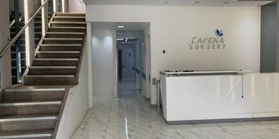 Local en arriendo en Medellín, sector Astorga, El Poblado. Este local comercial de 183 m², estratégicamente situado en el primer piso, se distribuye en dos niveles y cuenta con dos baños, ofreciendo versatilidad para su negocio. Incluye un parqueadero, un beneficio importante en la zona. Su ubicación en estrato 4, con fácil acceso a vías principales, potencia la visibilidad en el vibrante entorno comercial de Medellín. Canon de arriendo: $14,000,000. Para más información o para coordinar una visita, contáctenos vía WhatsApp o consulte los teléfonos disponibles.
