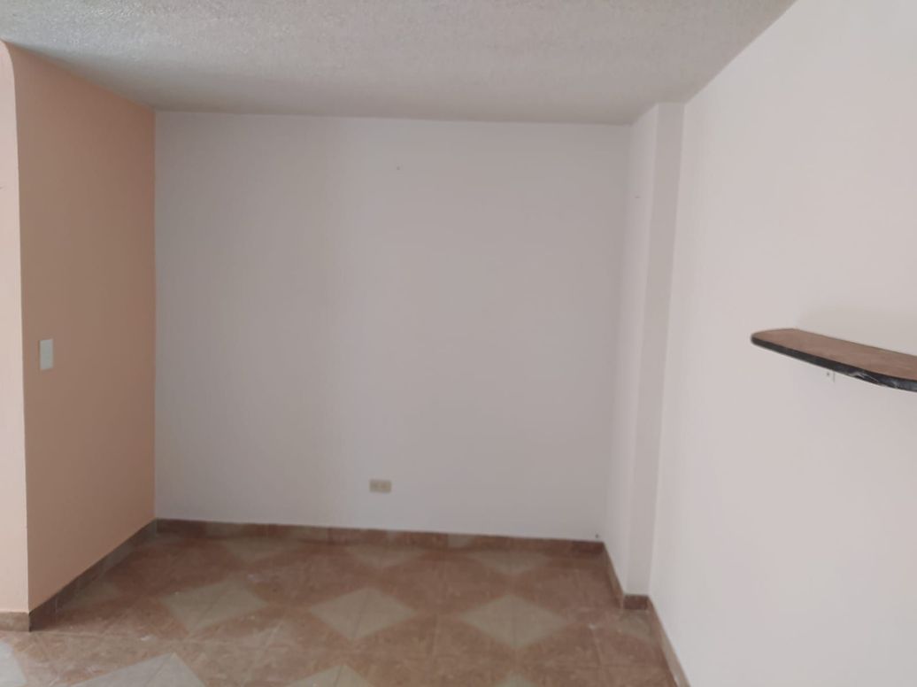Casa de 9 alcobas en venta en Rafael Uribe, Bogotá, 234 m² · foto 2 de 11