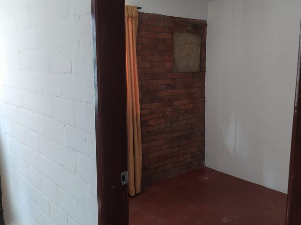 Casa de 9 alcobas en venta en Rafael Uribe, Bogotá, 234 m² · foto 5 de 11