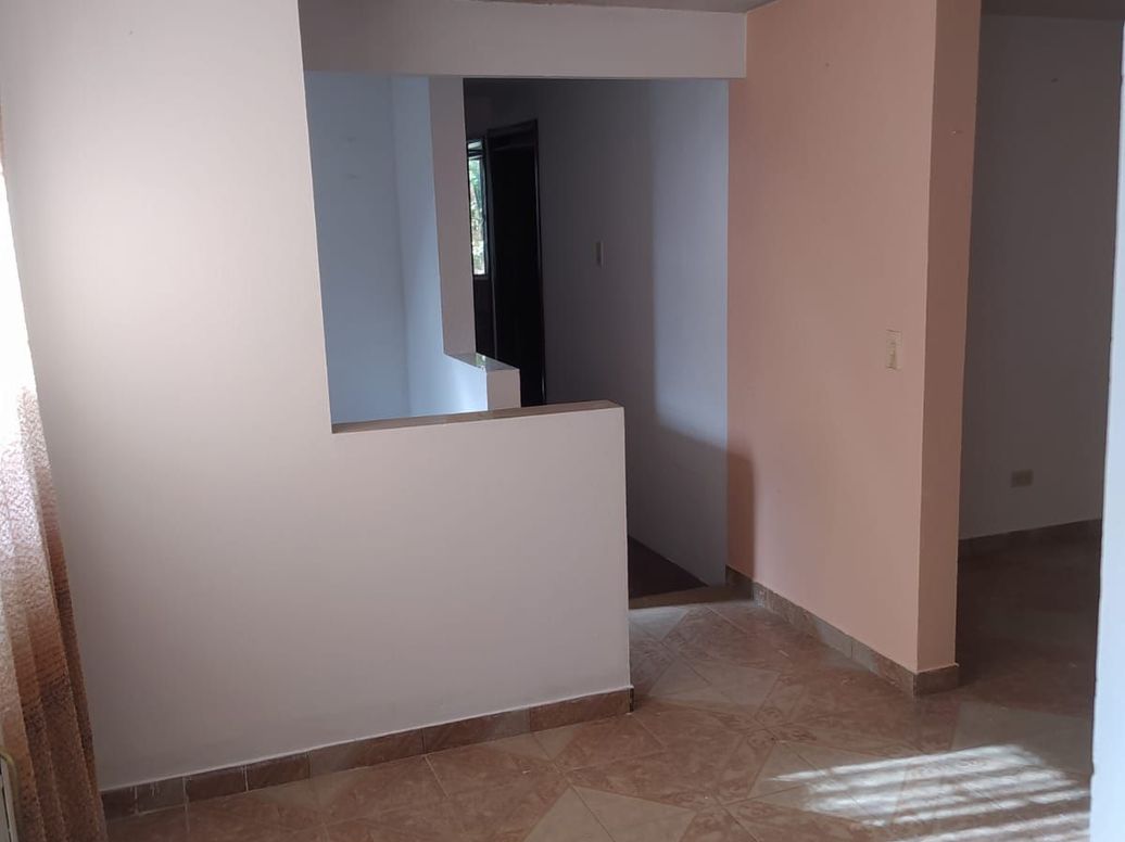 Casa de 9 alcobas en venta en Rafael Uribe, Bogotá, 234 m² · foto 4 de 11