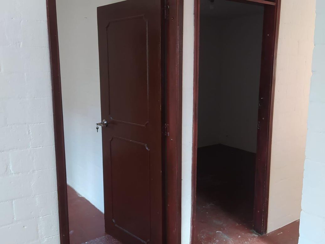 Casa de 9 alcobas en venta en Rafael Uribe, Bogotá, 234 m² · foto 9 de 11