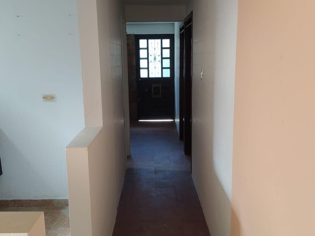 Casa de 9 alcobas en venta en Rafael Uribe, Bogotá, 234 m² · foto 6 de 11