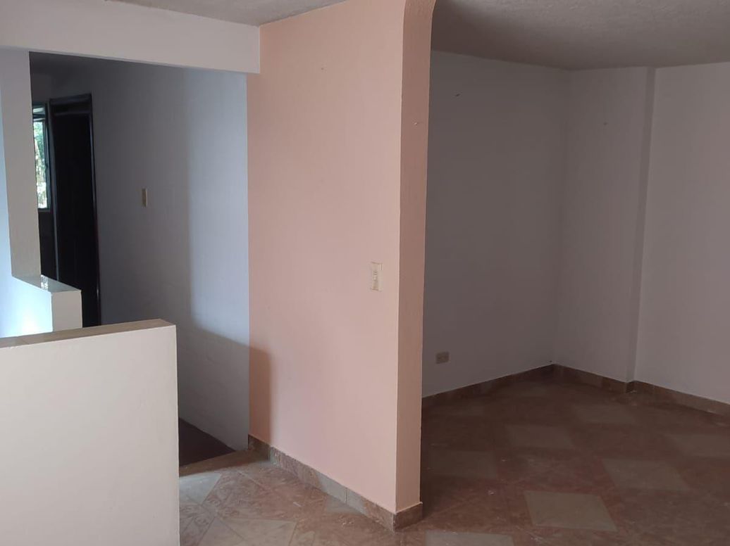 Casa de 9 alcobas en venta en Rafael Uribe, Bogotá, 234 m² · foto 8 de 11