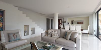 Vendemos Excelente Apartamento Sector Del Vergel
300M2 construidos, piso sexto;  4 alcobas todas con baño y balcón, sala-comedor, cocina integral, zona húmeda, deposito interno, baño social, terrazas, parqueadero doble, deposito, amplias zonas sociales. $1.200.000.000

Información: 3143700425, 3214498178

