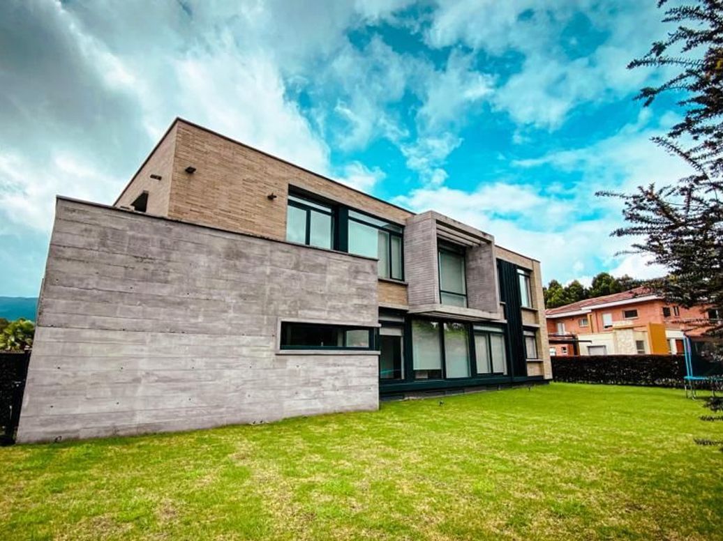 Casa de 4 alcobas en venta en Casa Blanca, Bogotá, 440 m² · foto 2 de 20